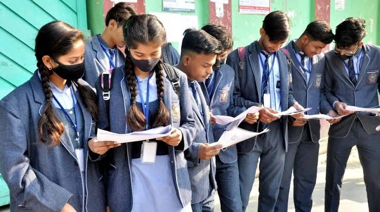 सीबीएसई 12वीं बोर्ड परीक्षा के नतीजे घोषित, लड़कियों ने फिर मारी बाज़ी